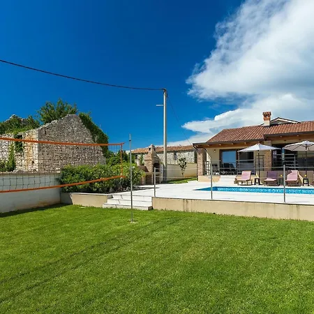 Monteci * Pola