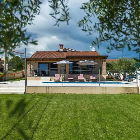 Monteci Pola