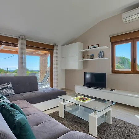 Holiday home Monteci Pula